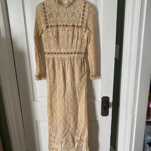 Chic Long Sleeve Lace Dress in Cream